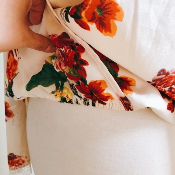 Floral Cropped Top with Bell Lace Sleeve - Picture 8 of 8